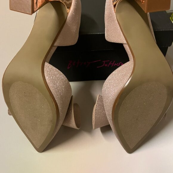 Betsy Johnson Nobble Heels Champagne 9.5 - Picture 12 of 14